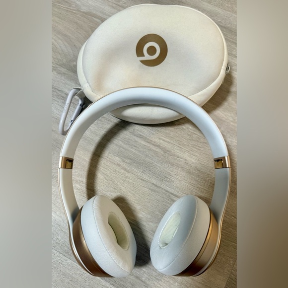 Beats by Dr. Dre Solo³ Wireless Headphones gold - Picture 9 of 16